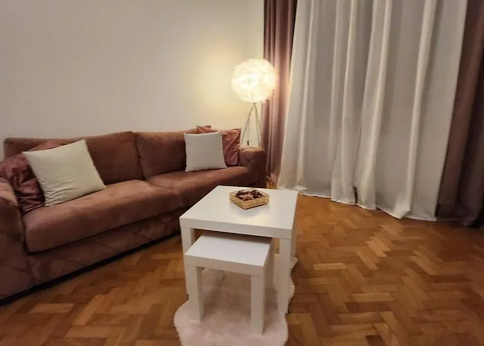 Апартаменти City Apartment *